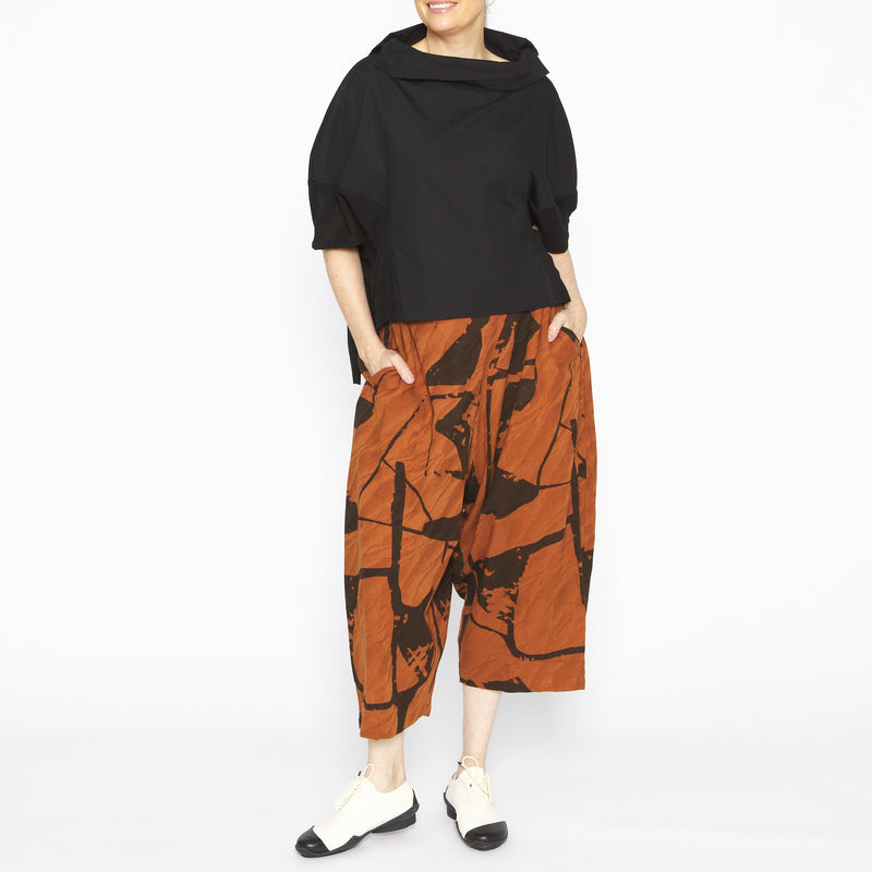 MU251447 Calix Black Top