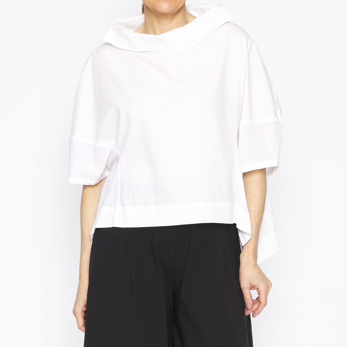 MU251447 Calix White Top