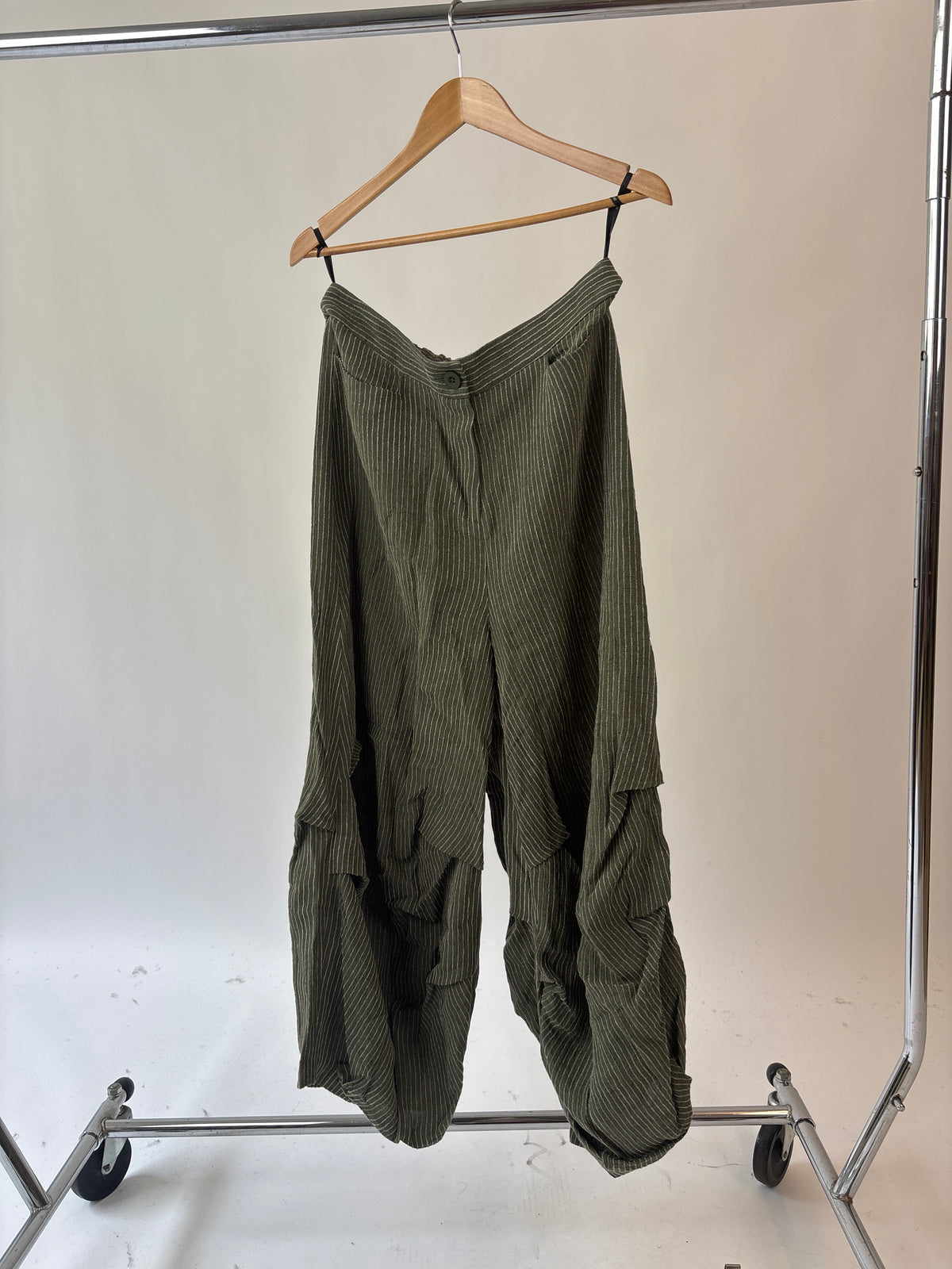 Ember Moss Tuck Pant
