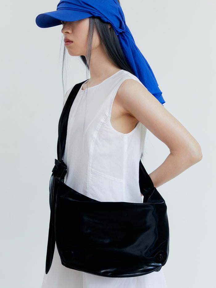 Glossy Halfmoon Cross Bag Black
