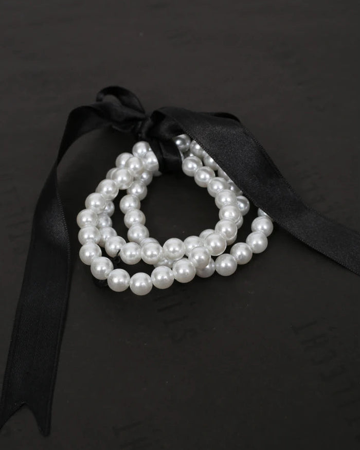 1655 - The Pearl Bracelets