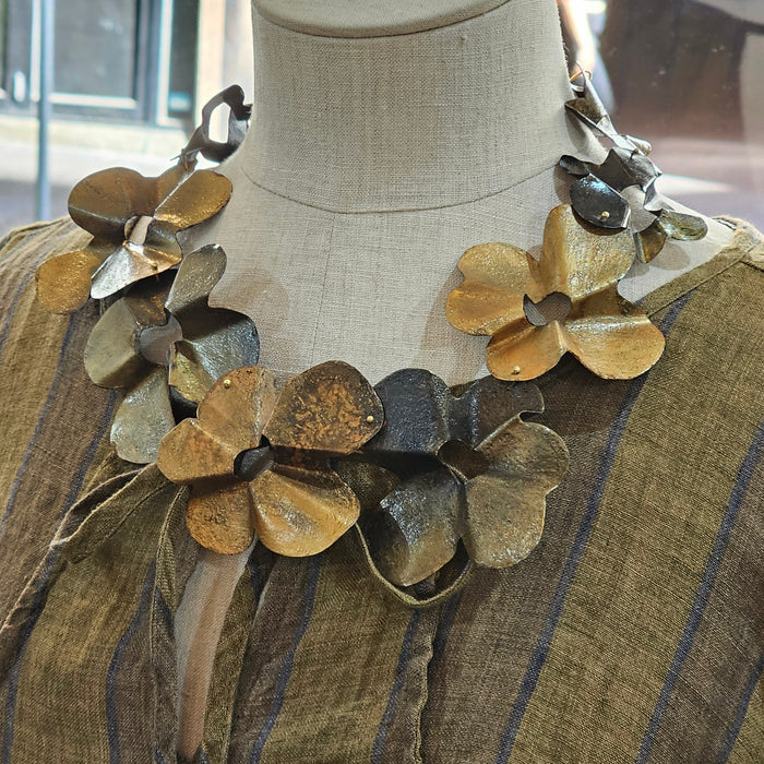 HD279 - Blumelia Large Flower Necklace Bronze