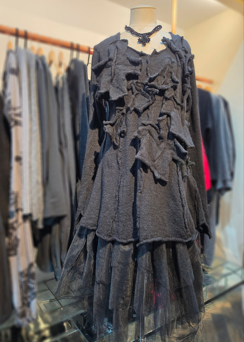 389 0704 Harvest Top in Black