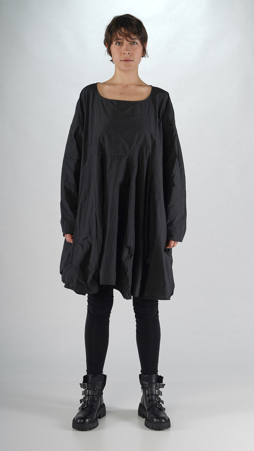 330 0907 Balloon Midi Dress in Black