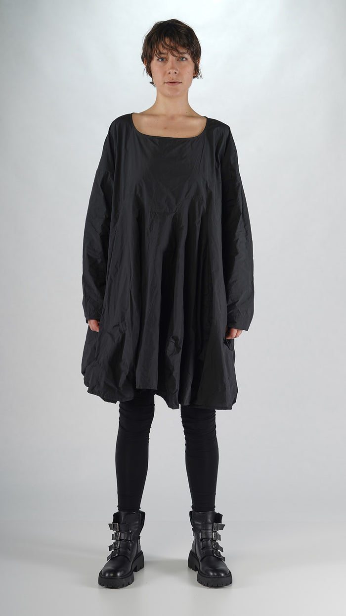 330 0907 Balloon Midi Dress in Black