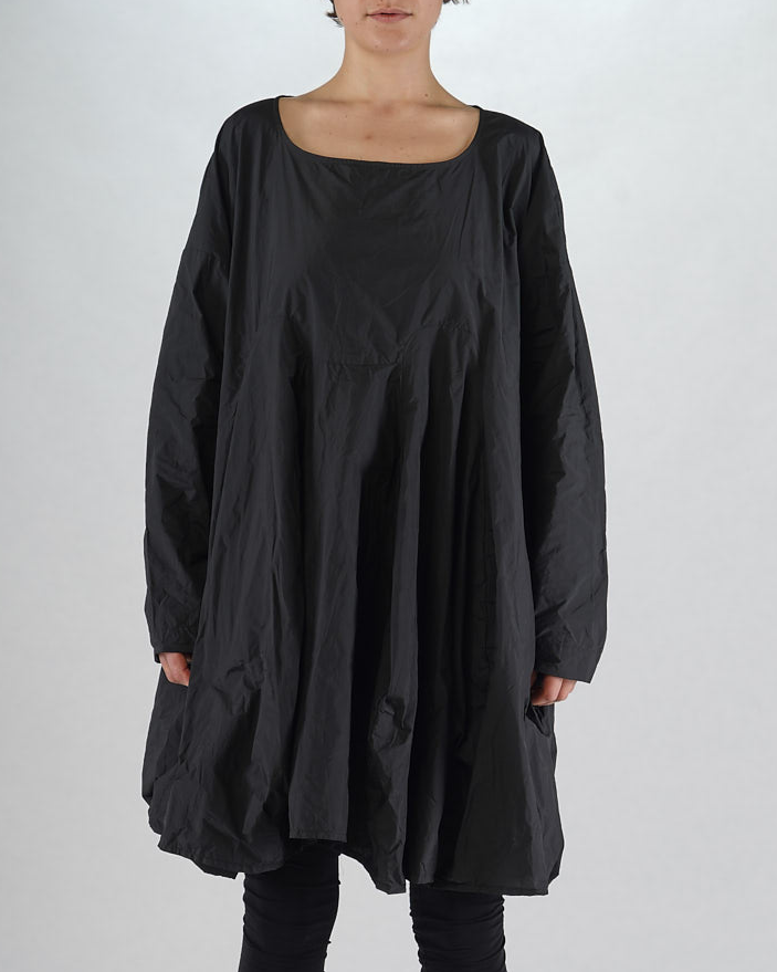 330 0907 Balloon Midi Dress in Black