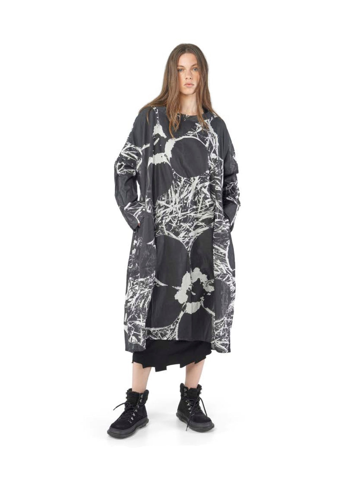 360 0906 Tea Smock in Mono Garden