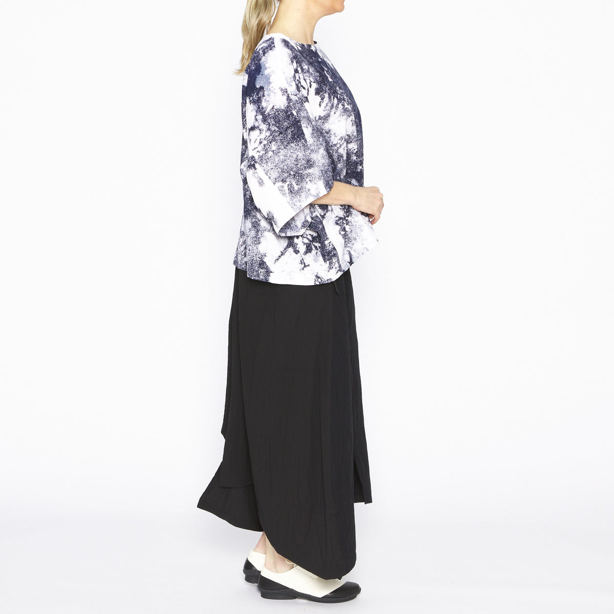 MU251442 Isolde White Midnight Top