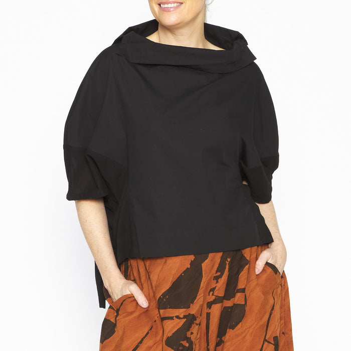 MU251447 Calix Black Top
