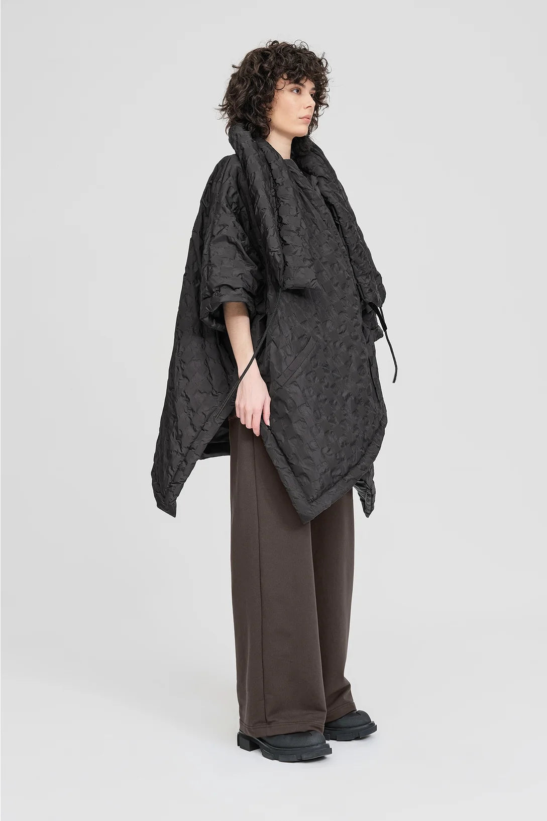 Reversible Parachute Cape Black
