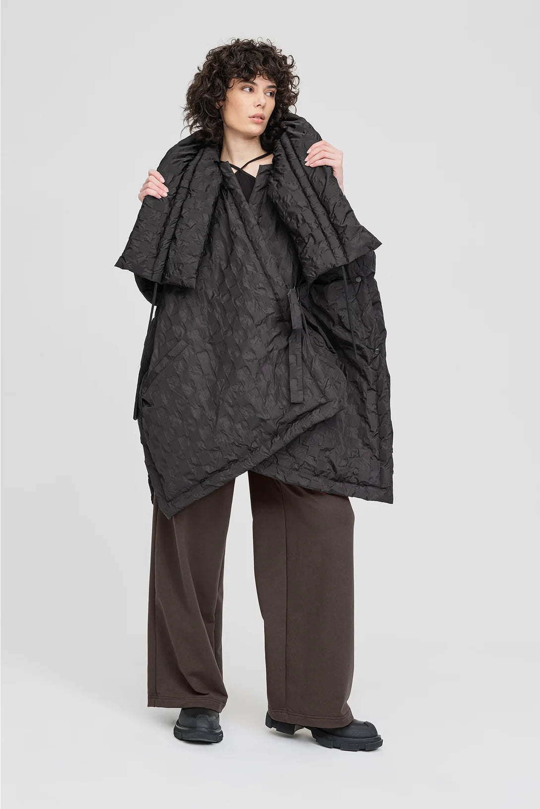 Reversible Parachute Cape Black