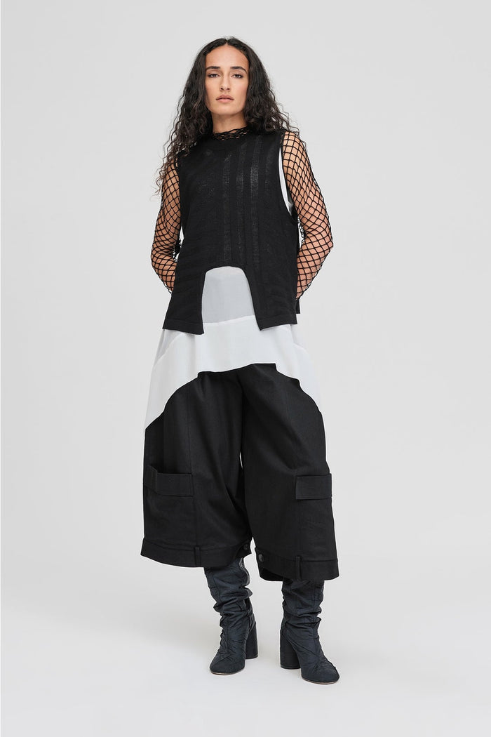 Between Vest - Black