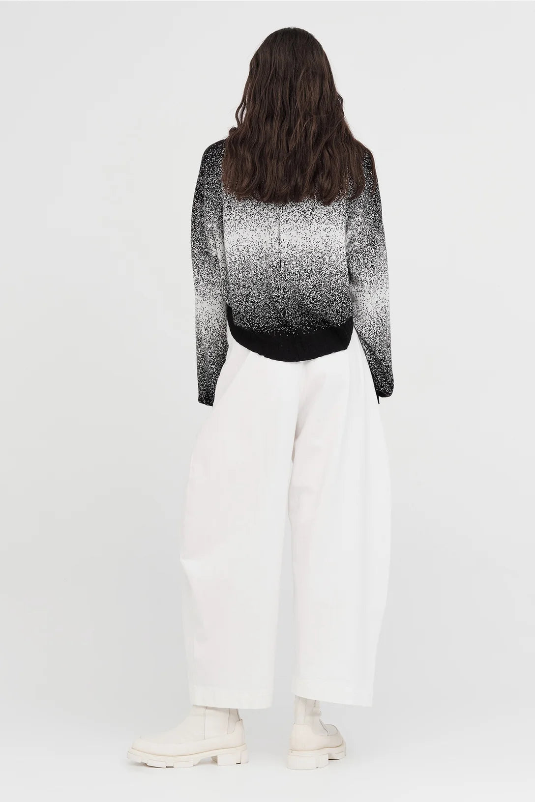 Gradient Art Sweater Black Ivory