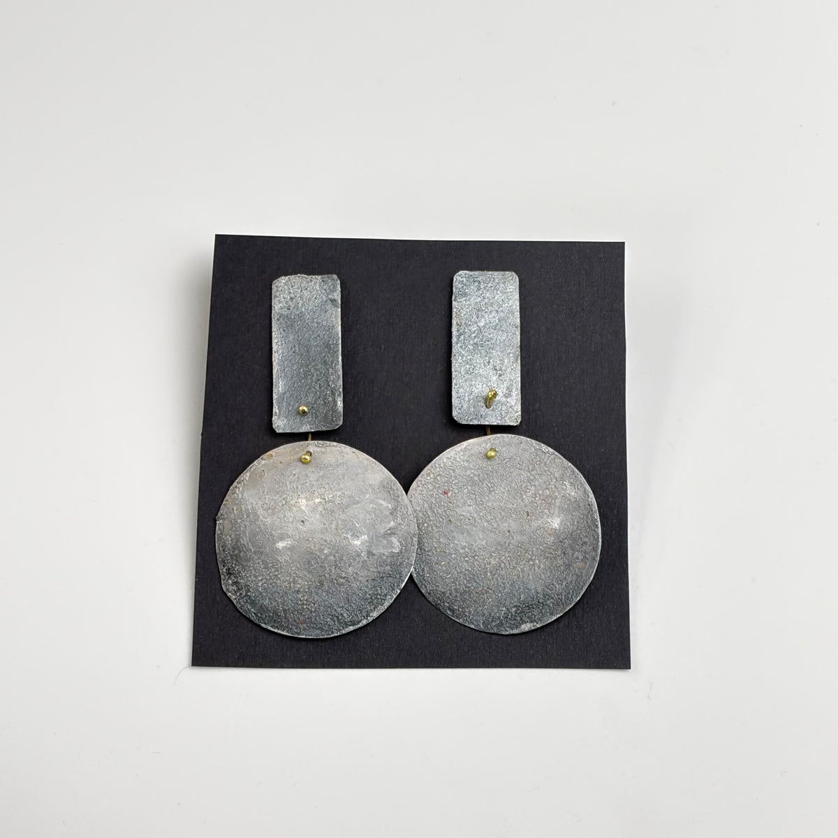 HD-294  Orbis Pendulum earring Grey/White