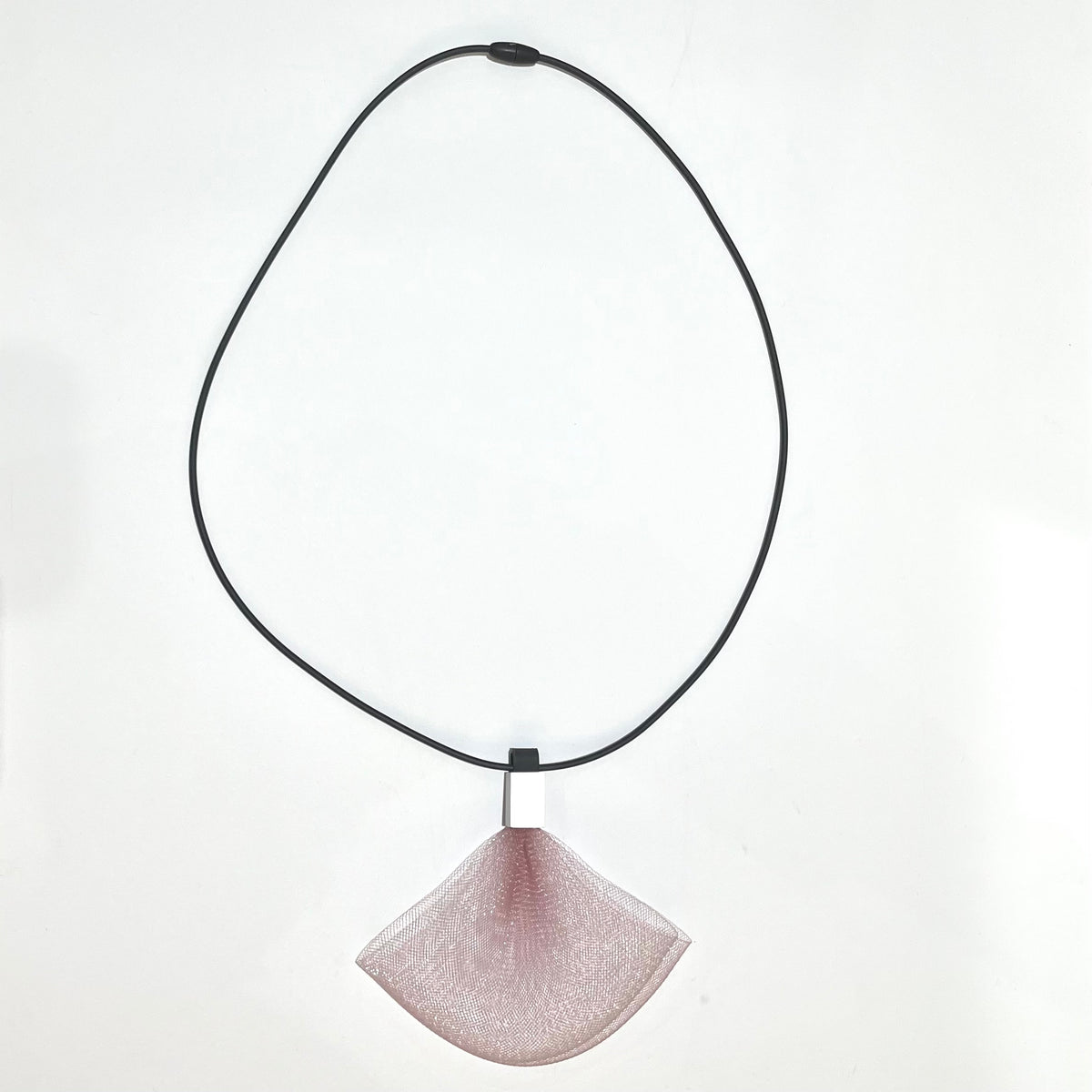 CB553 - Mesh fan Necklace, Silver/PinkMesh