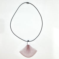 CB553 - Mesh fan Necklace, Silver/PinkMesh