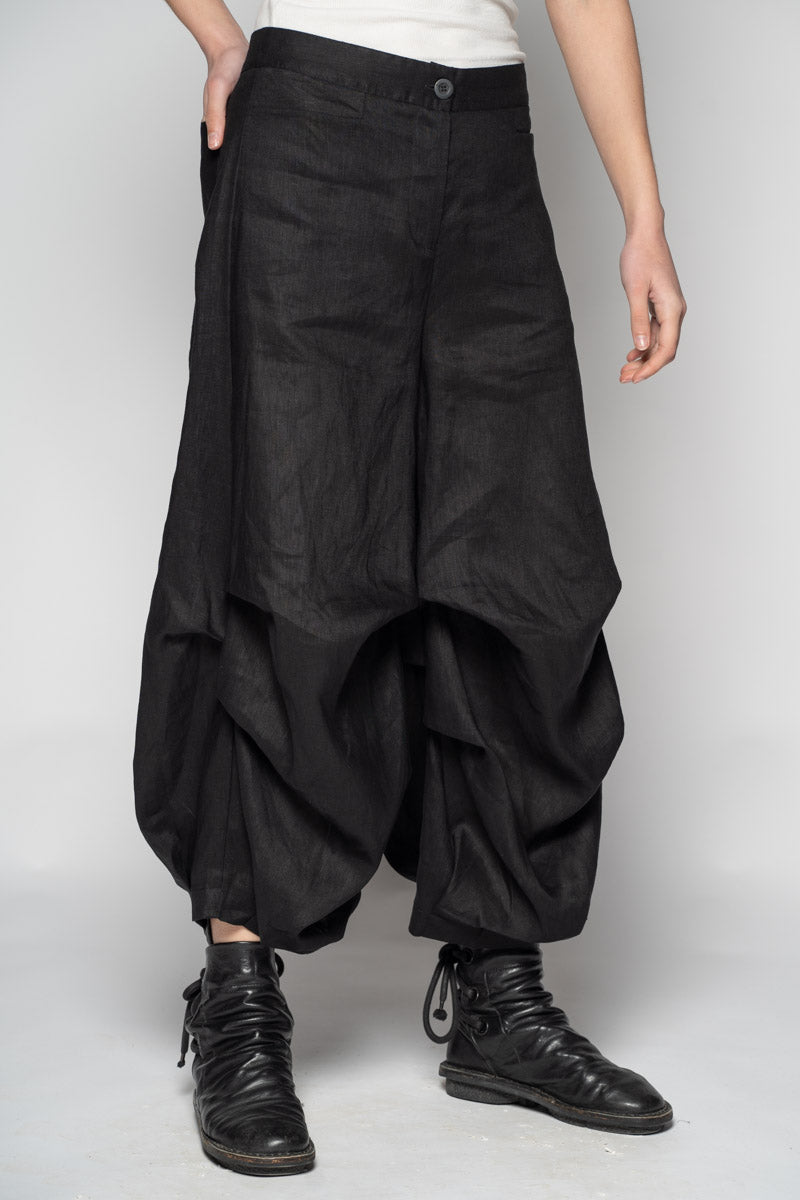 Ouna Tuck Black Pants