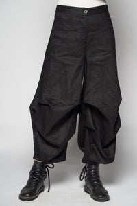 Ouna Tuck Black Pants
