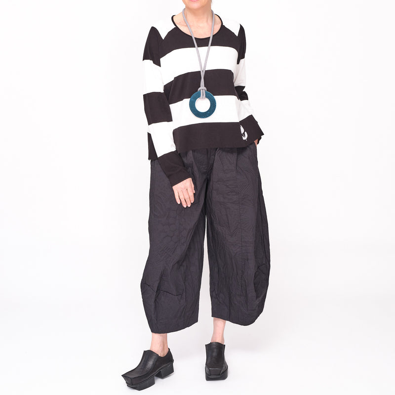 3330701 Black White Stripe Pullover