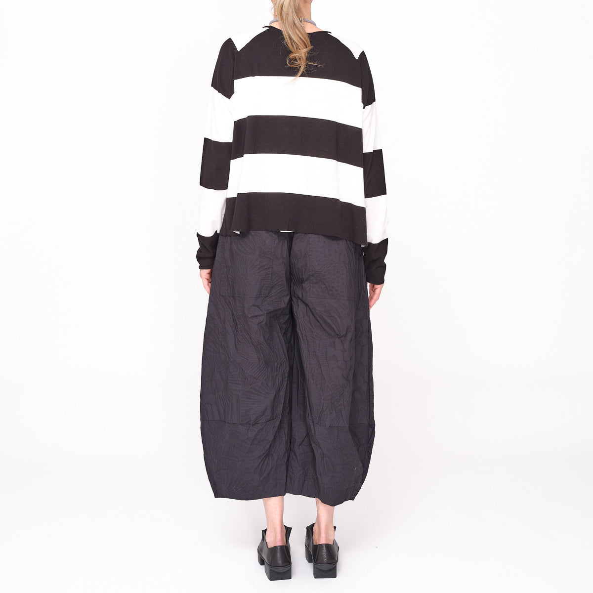 3330701 Black White Stripe Pullover