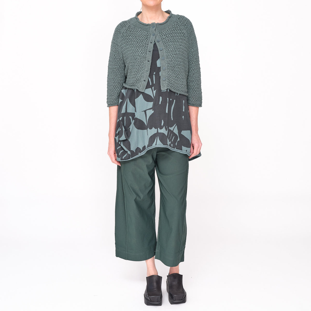 3737104 Grass Textured Knit Cardigan