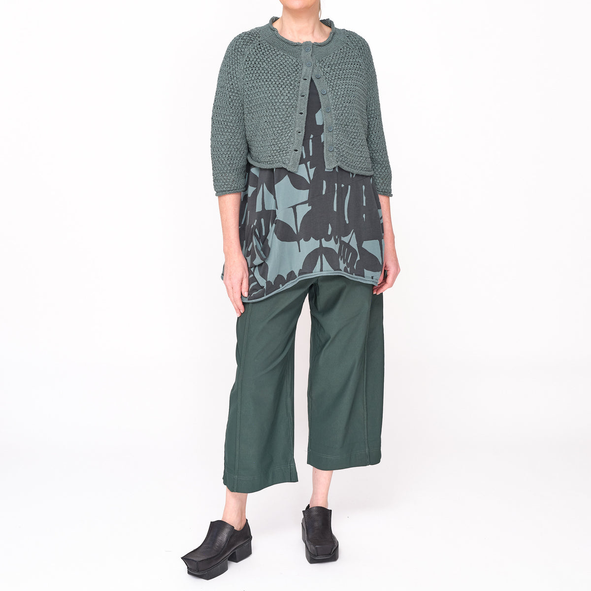 3737104 Grass Textured Knit Cardigan