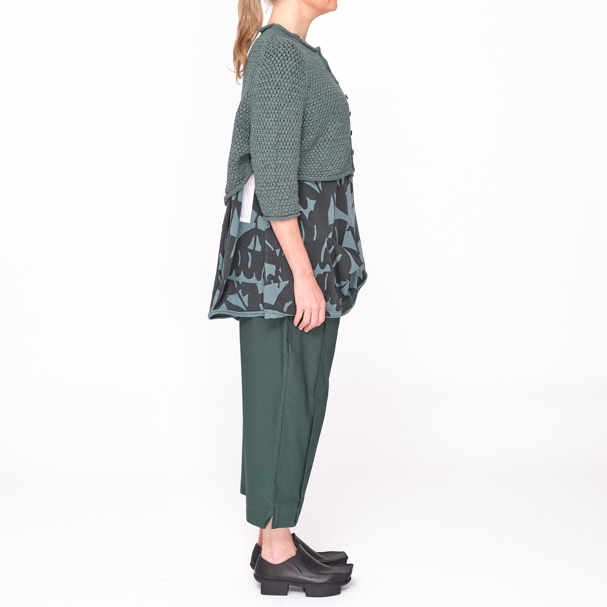 3737104 Grass Textured Knit Cardigan