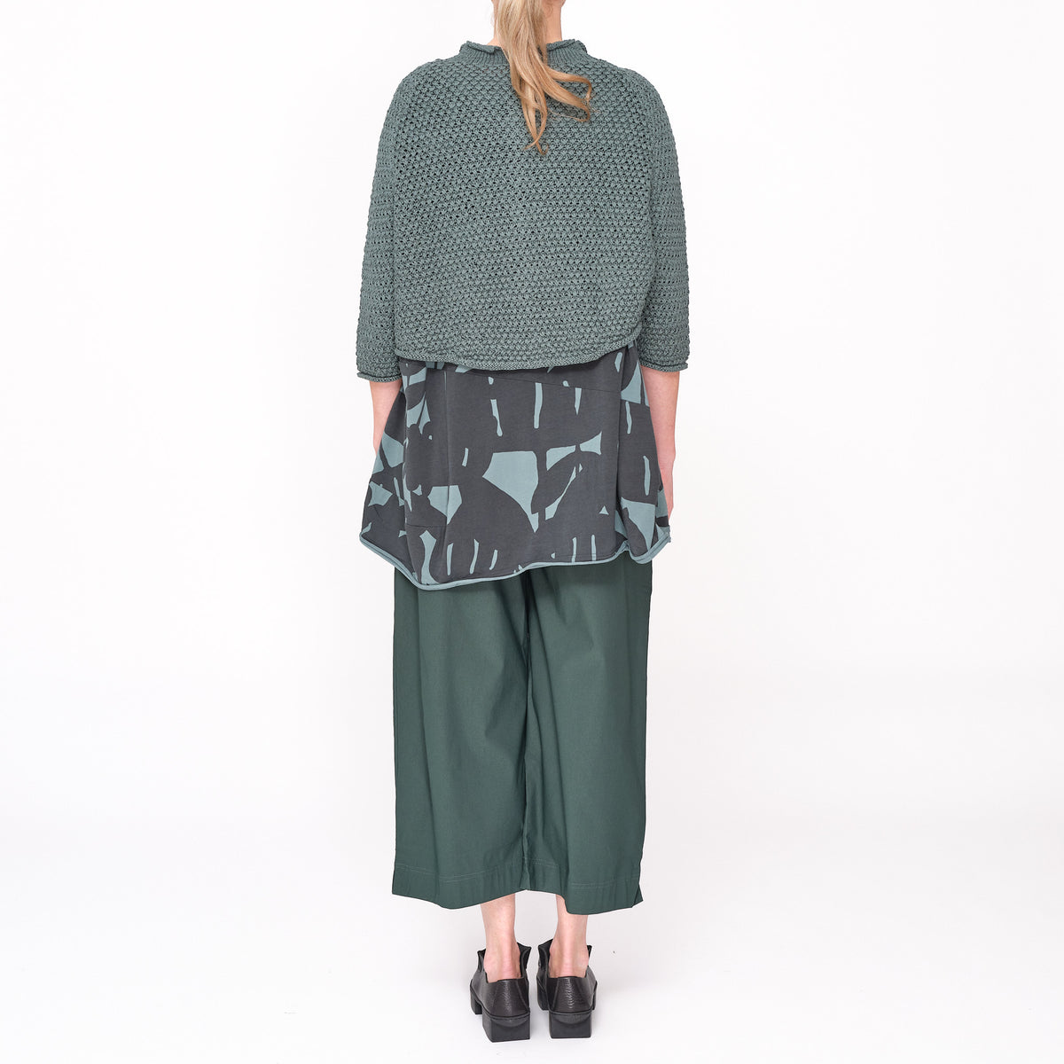 3737104 Grass Textured Knit Cardigan