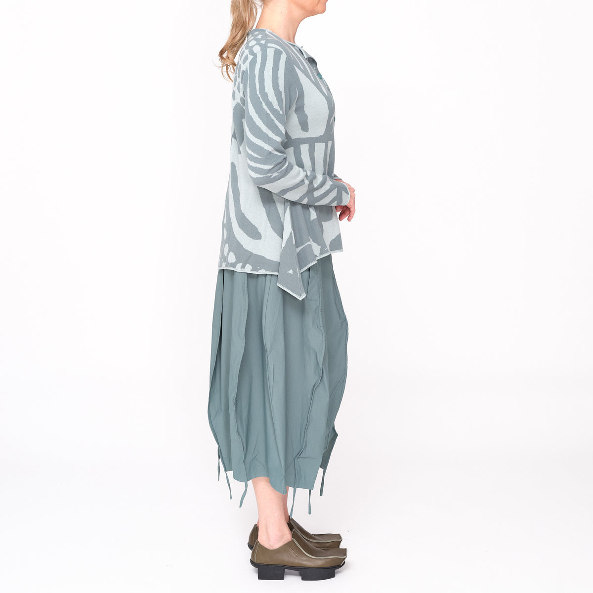 3220306 Tulip Seamed Grass Skirt