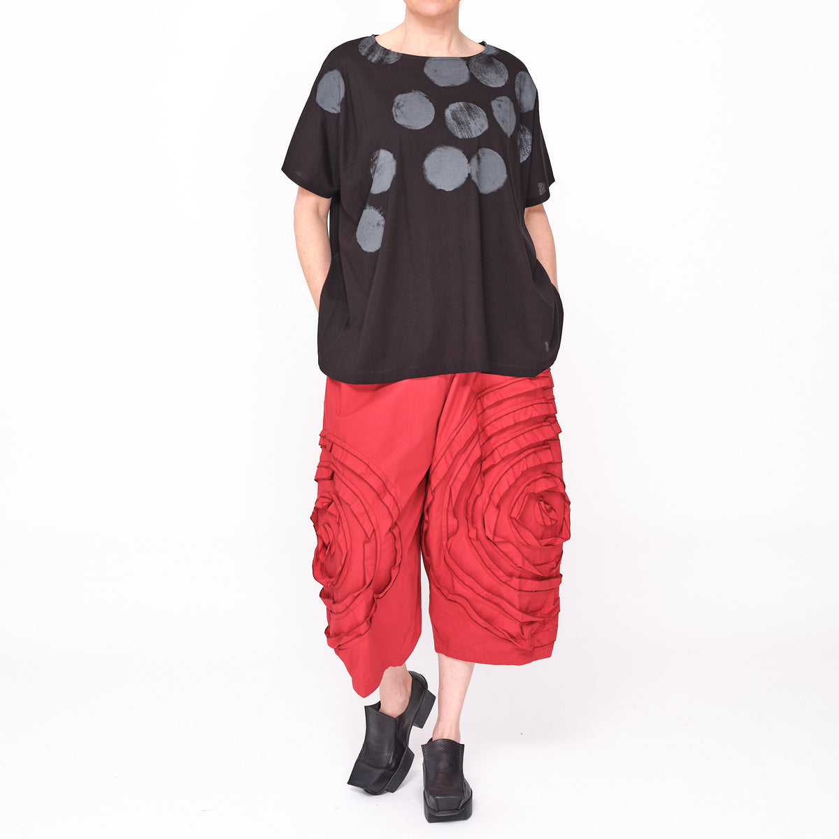 261 018 Nyx Black Tee Top