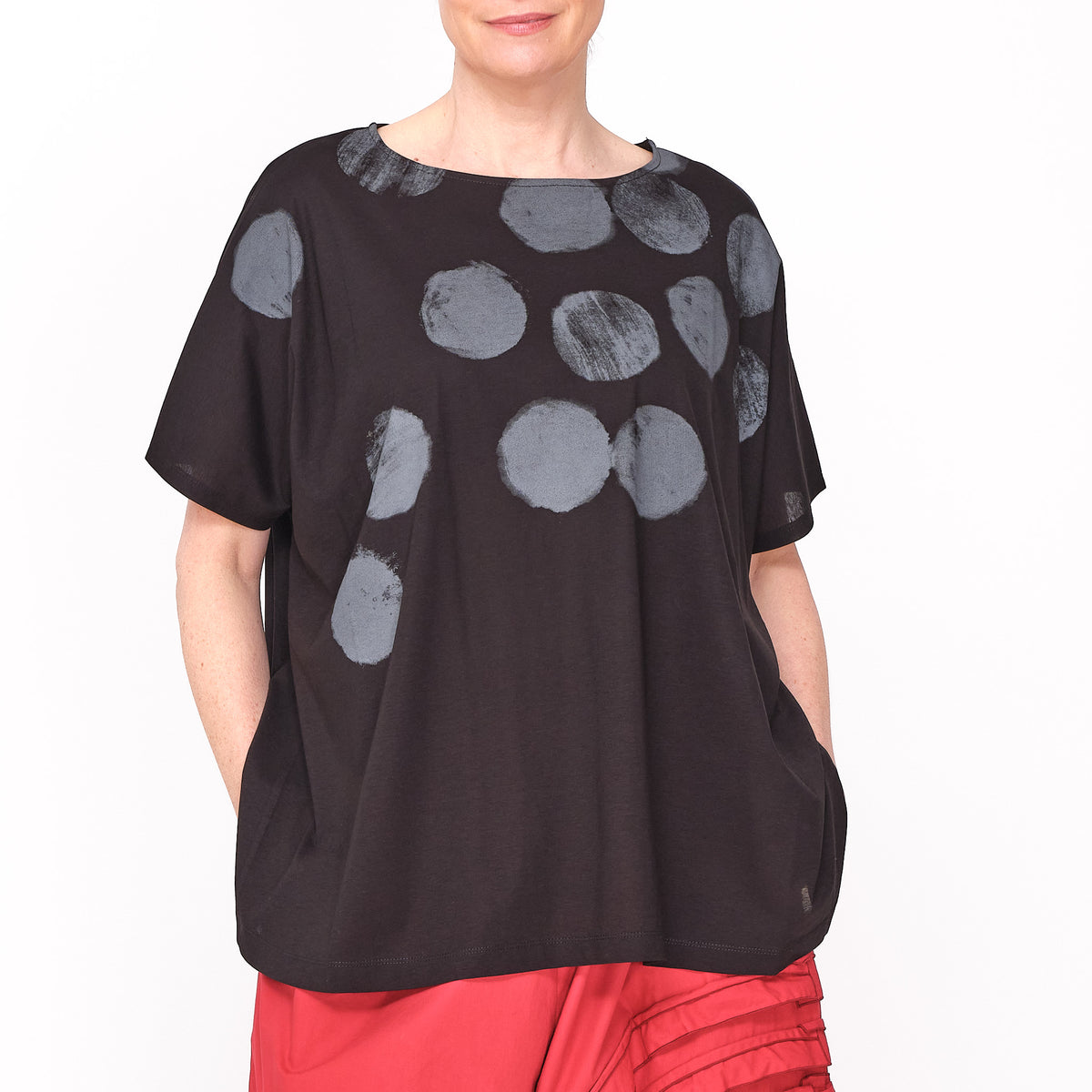 261 018 Nyx Black Tee Top