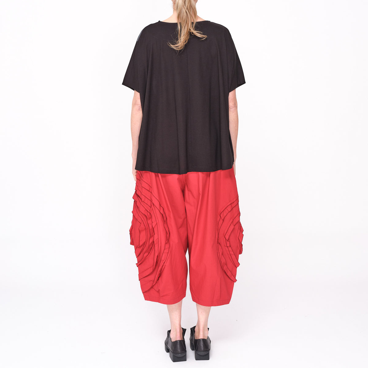261 018 Nyx Black Tee Top