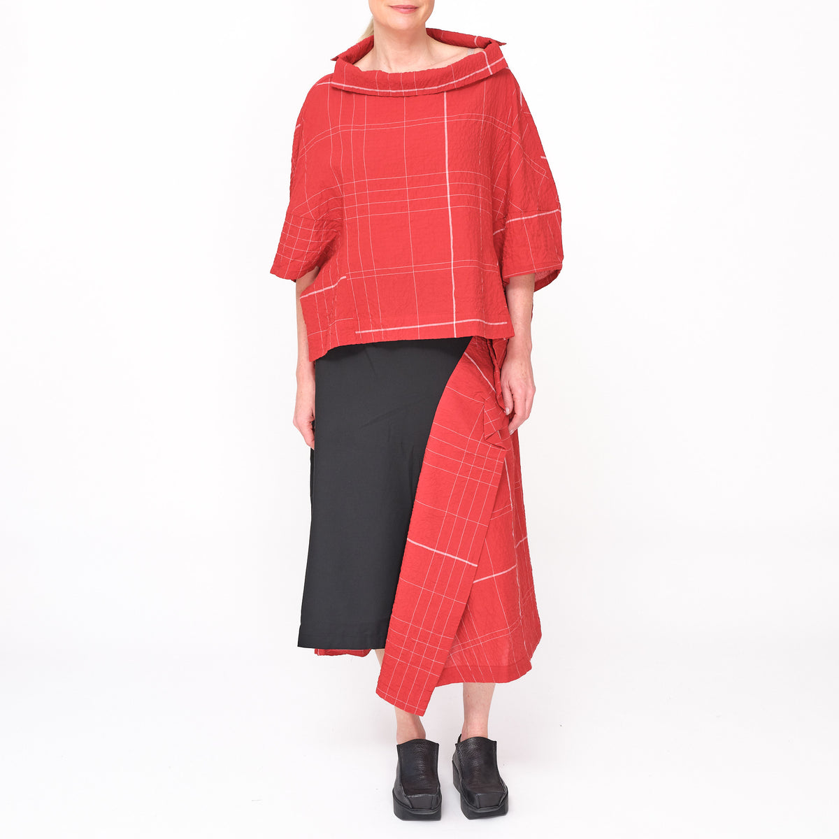 261 656 Linh Red Shirt
