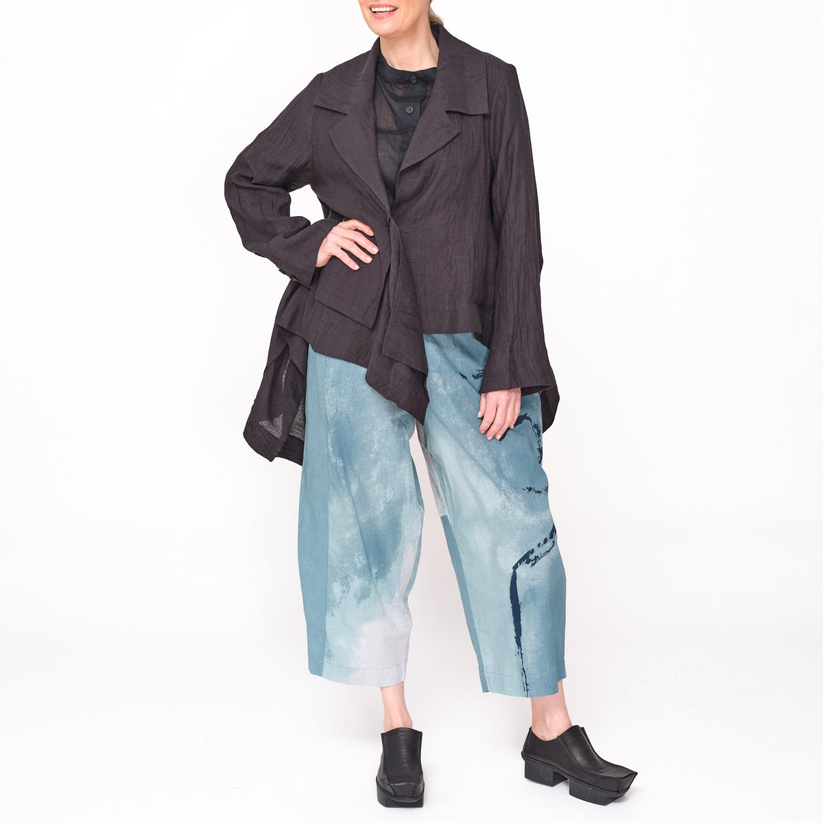 261 679  Isol Black Jacket