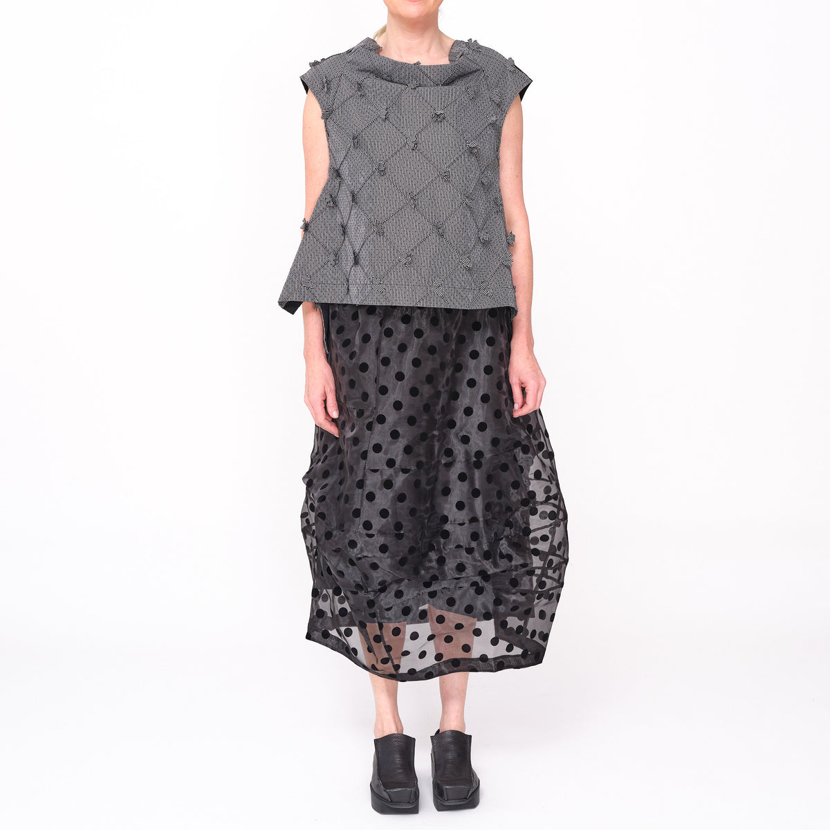 261 610 Ashara Black Top