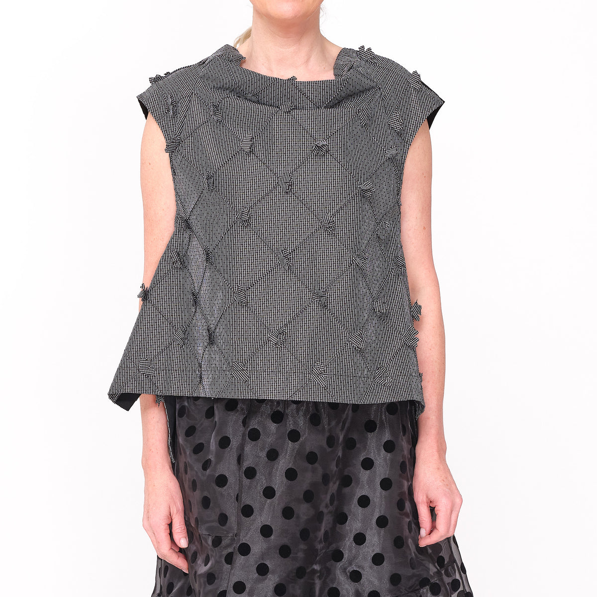 261 610 Ashara Black Top