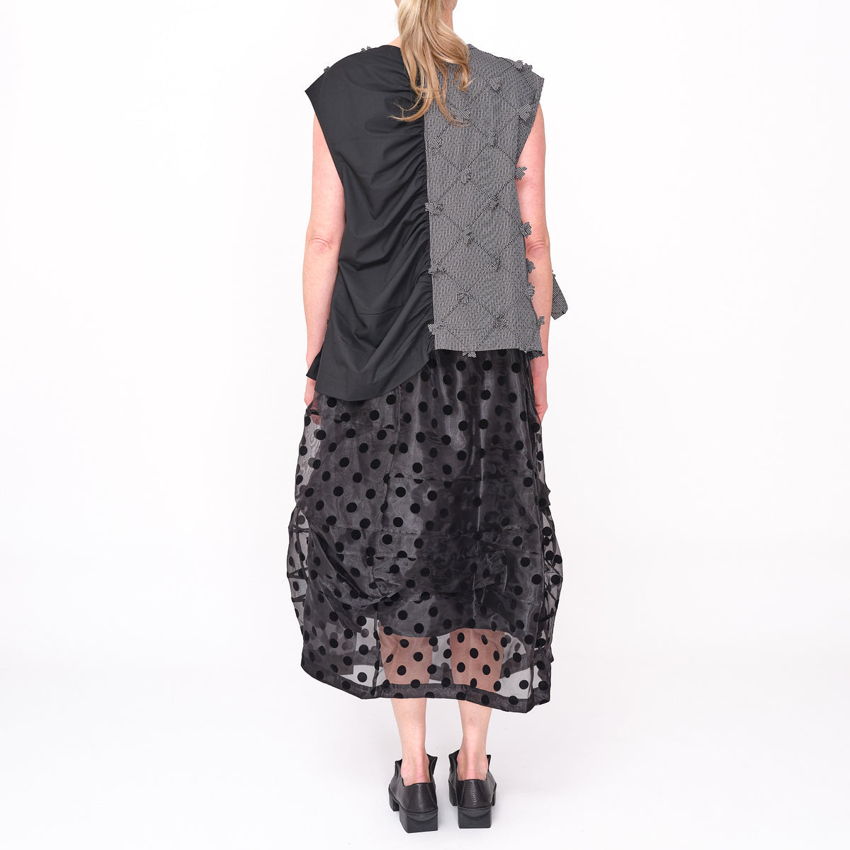261 610 Ashara Black Top