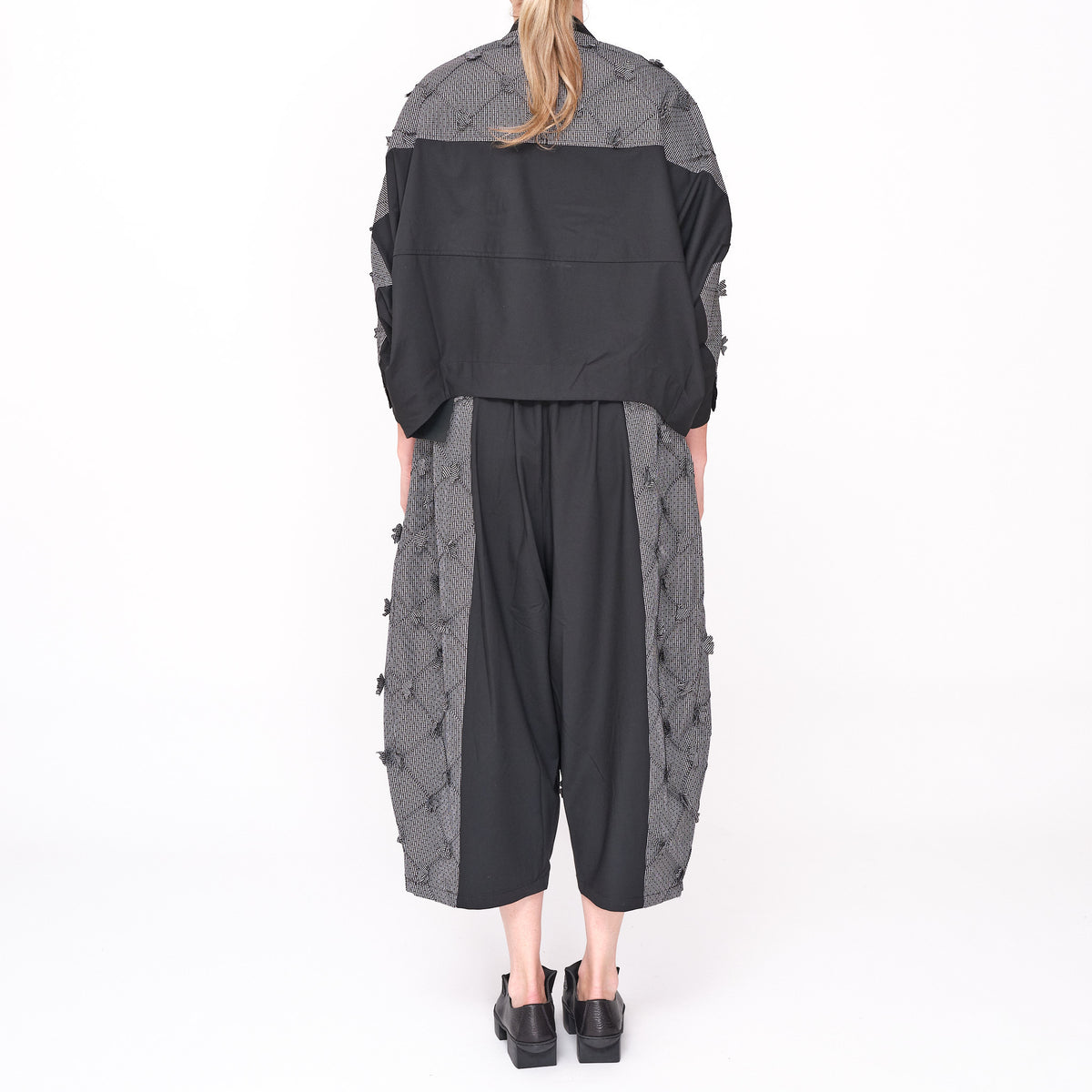 261 637  Ivyra Black Jacket