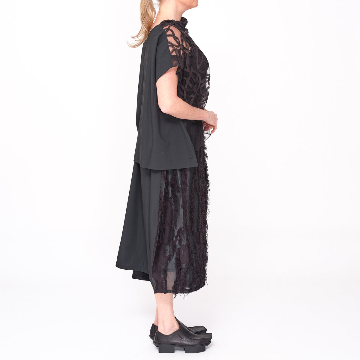 261 644 Jae Black Top