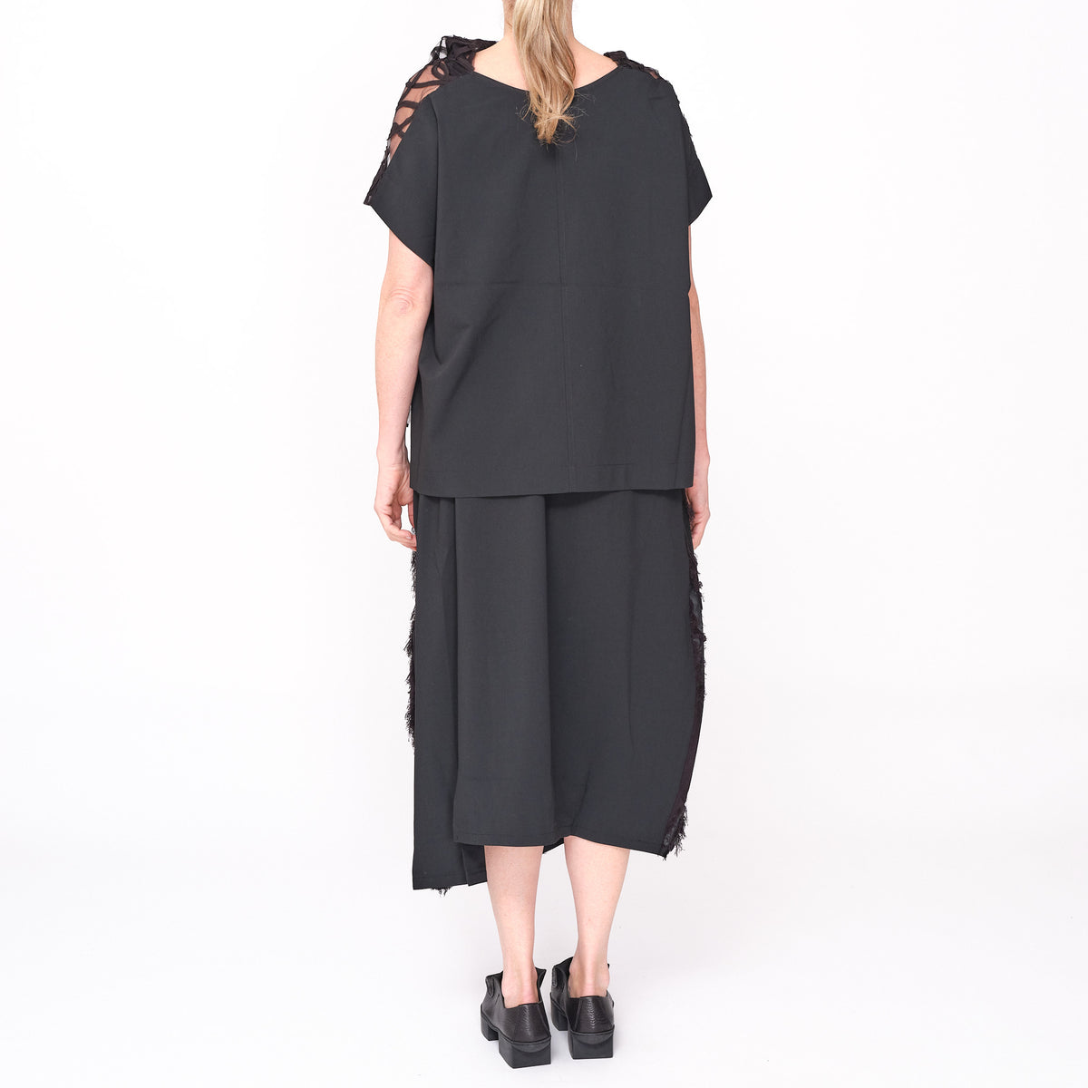 261 644 Jae Black Top