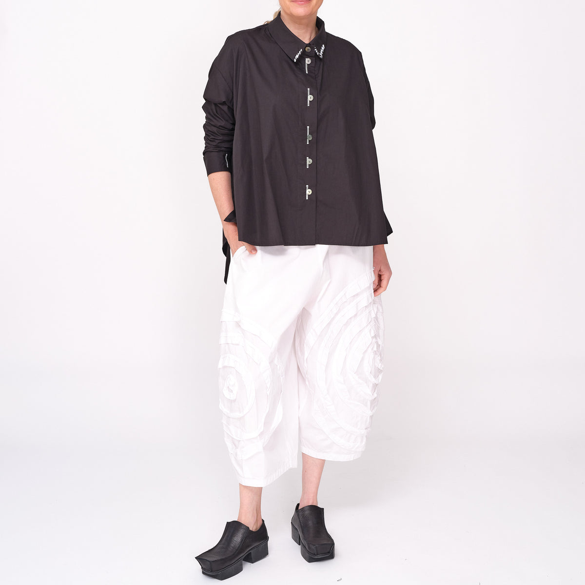 261 455 Makoto Black Shirt