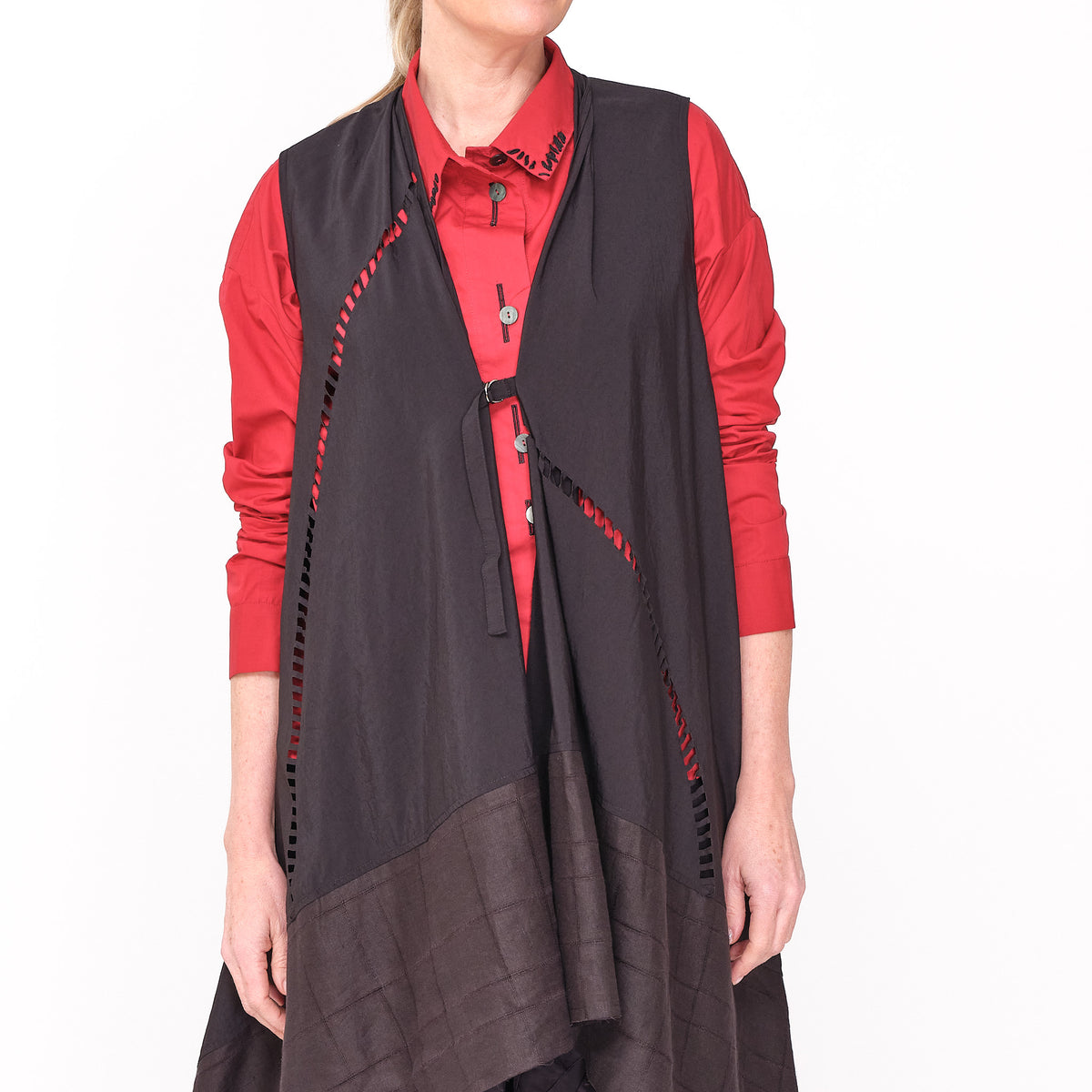 261 674 Saeon Vest Black