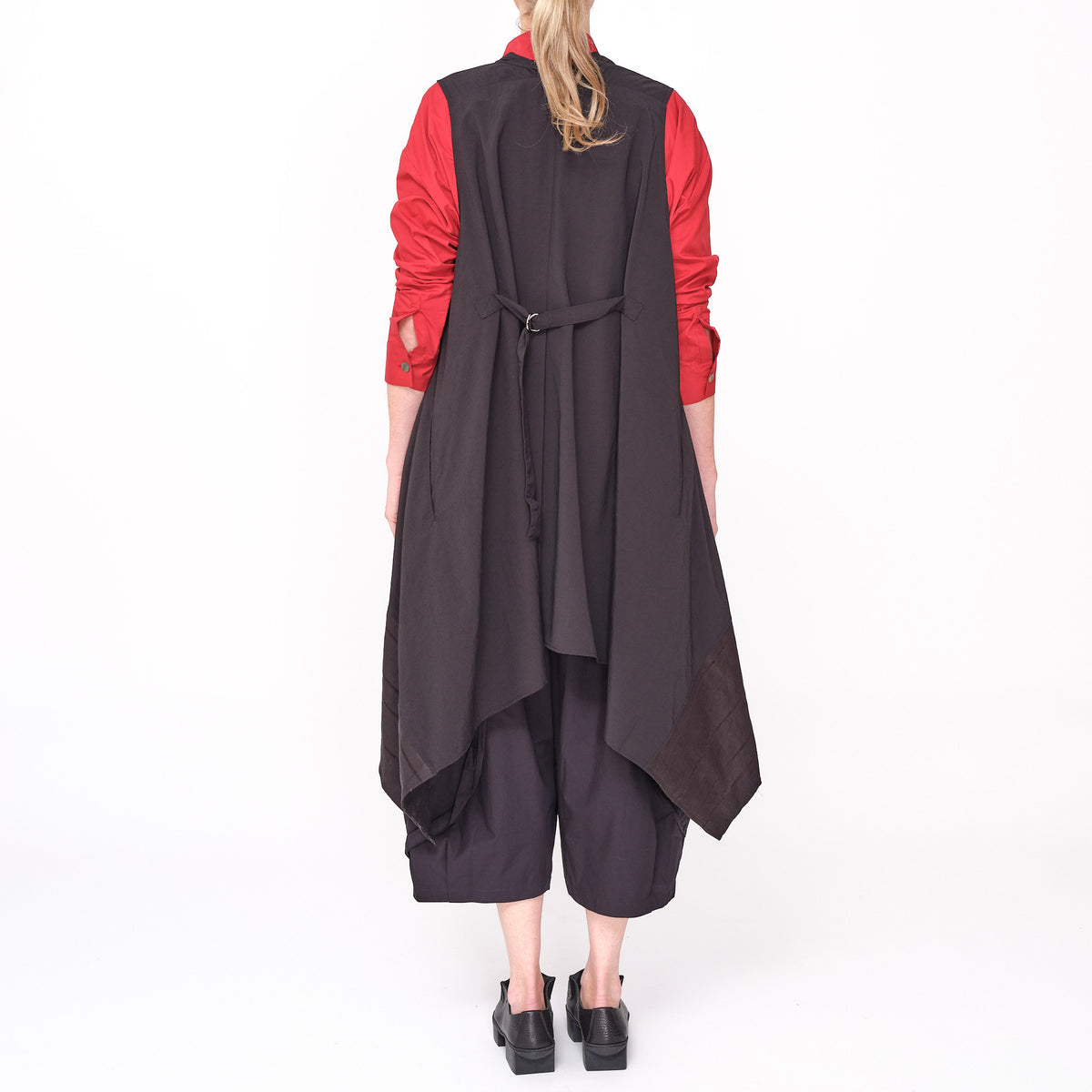 261 674 Saeon Vest Black
