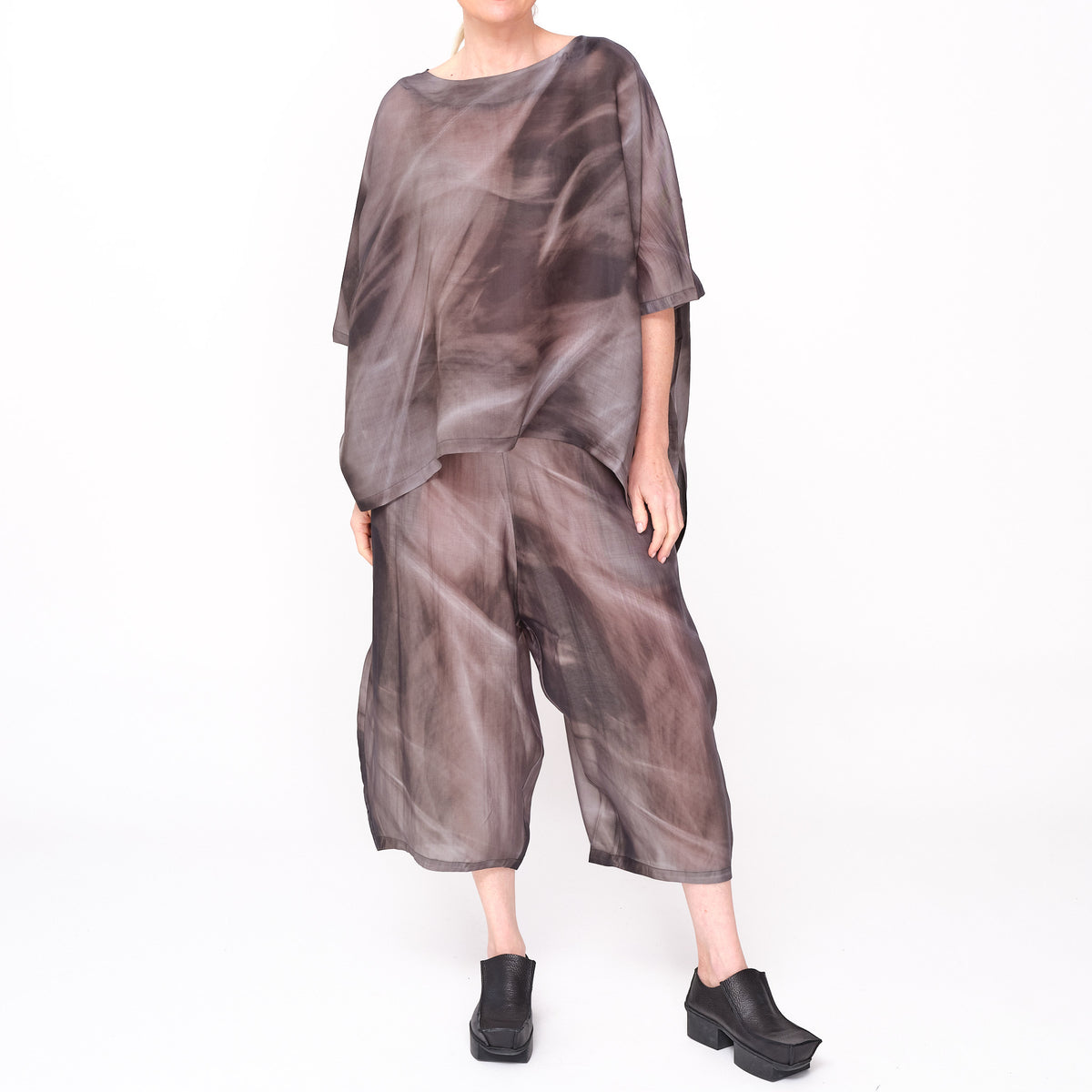 261 647 Akash Top Black