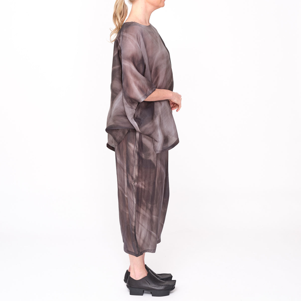 261 647 Akash Top Black