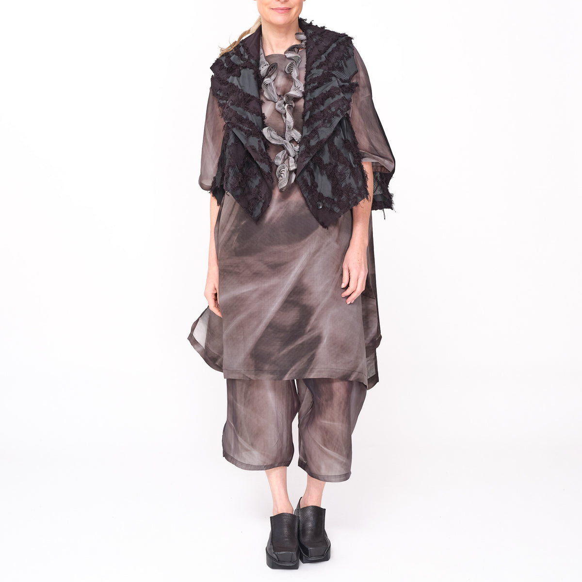 261 608 Lark Black Vest