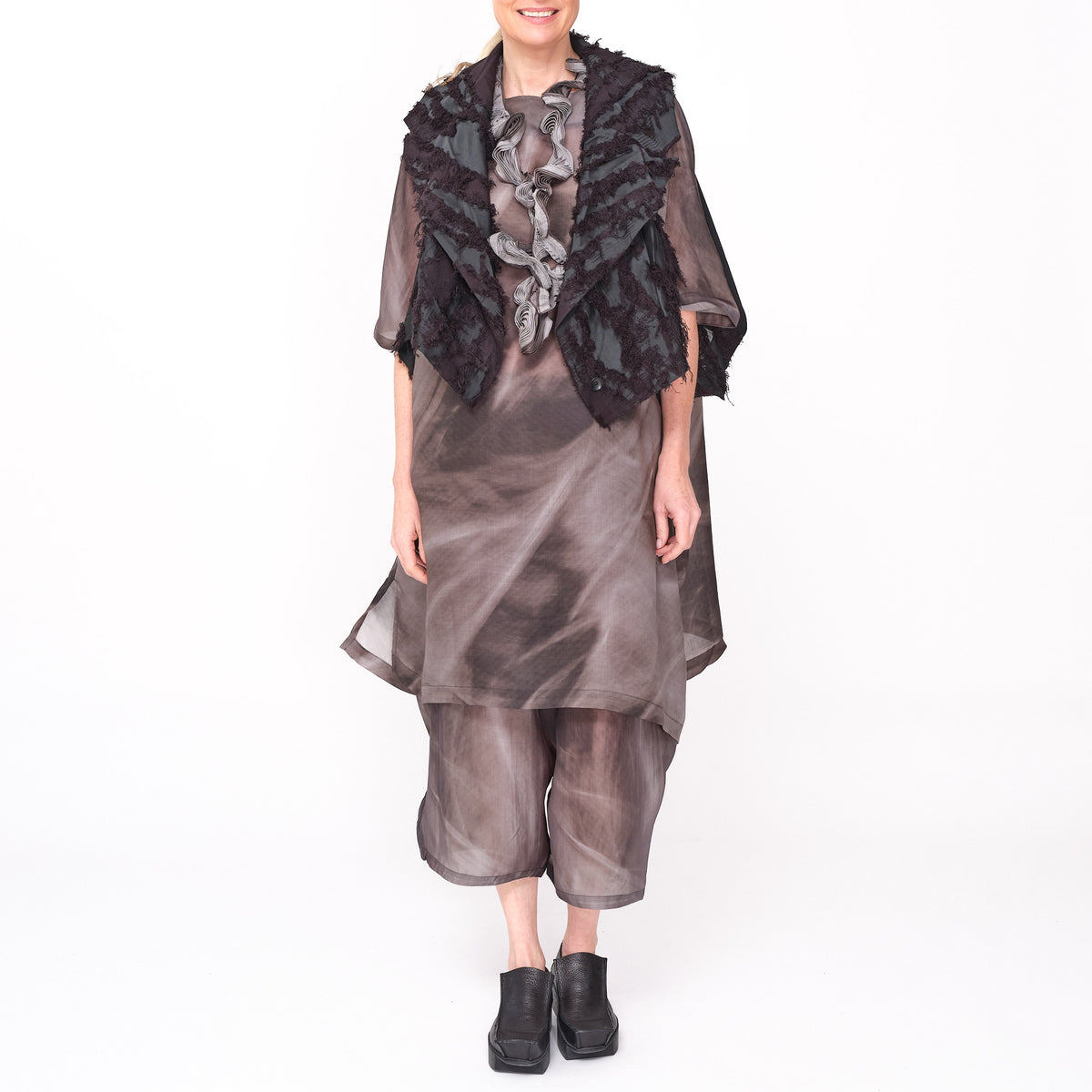 261 608 Lark Black Vest