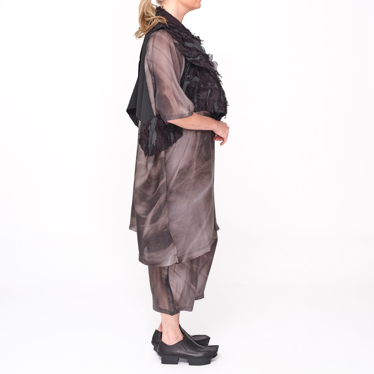 261 608 Lark Black Vest