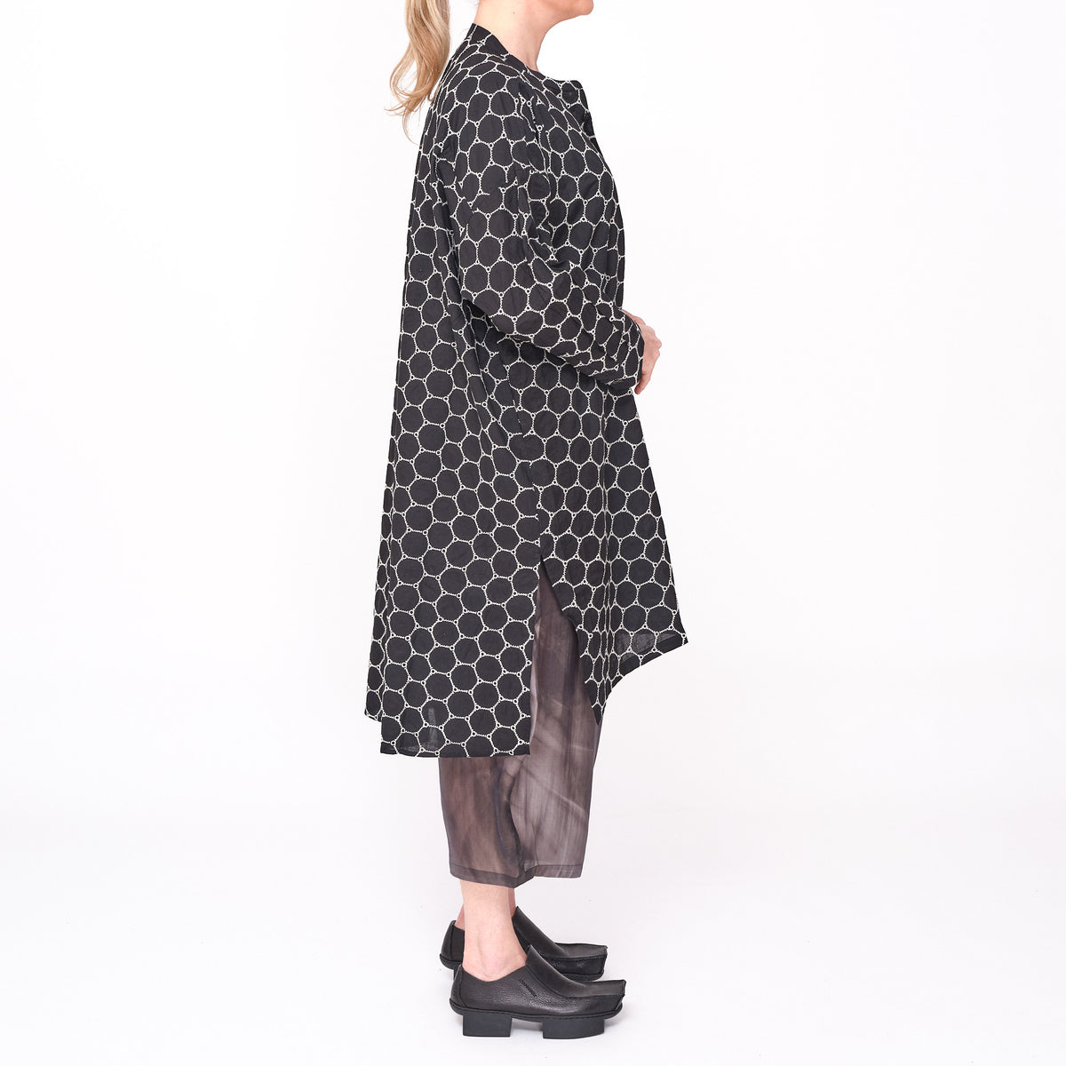 261 651 Haneul Black Shirt