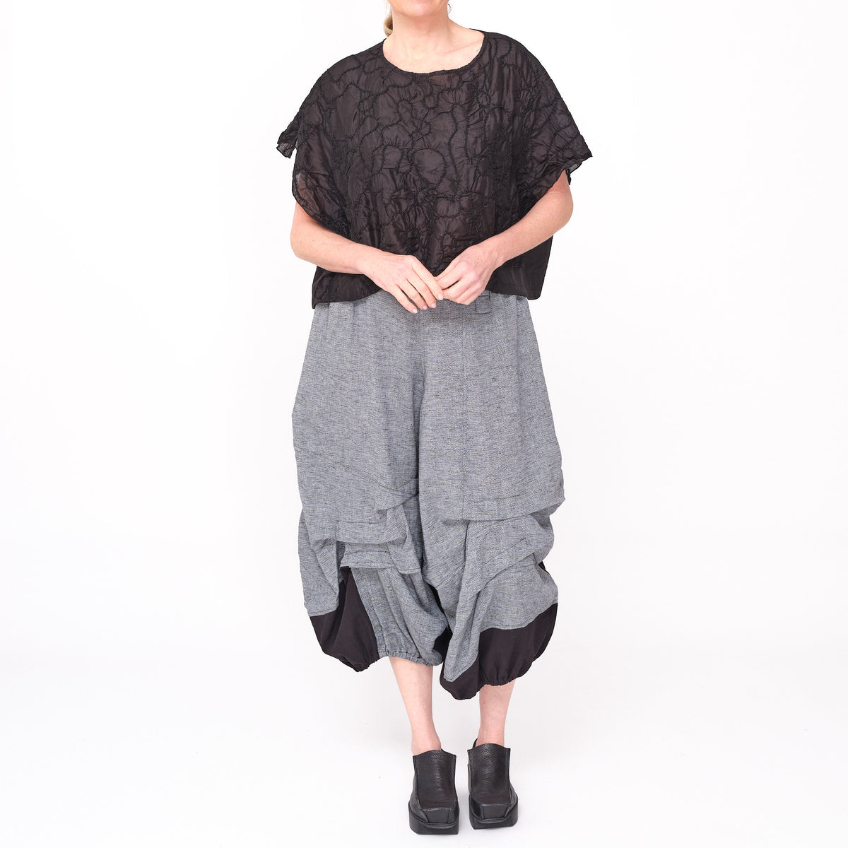 261 629  Ravena Black Top